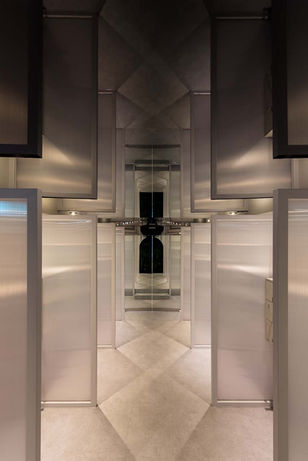 5 corridor from Entrance to Hall (ceiling reflection material) .jpg