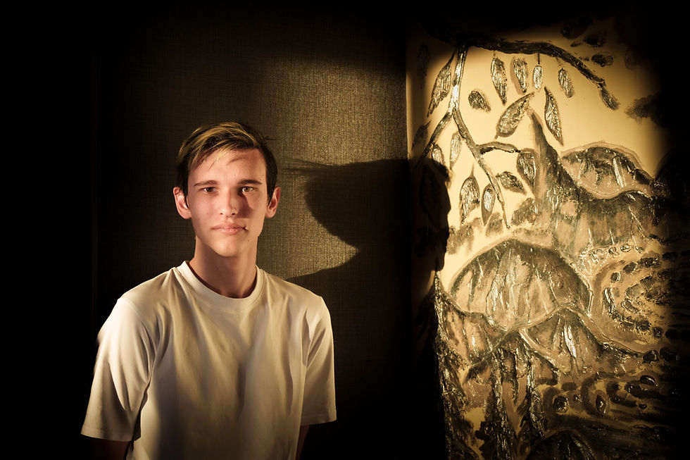 THE QUEER FACE OF WAR projections vidéo
