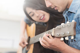 85620379_m man and woman guitar 123 - pu