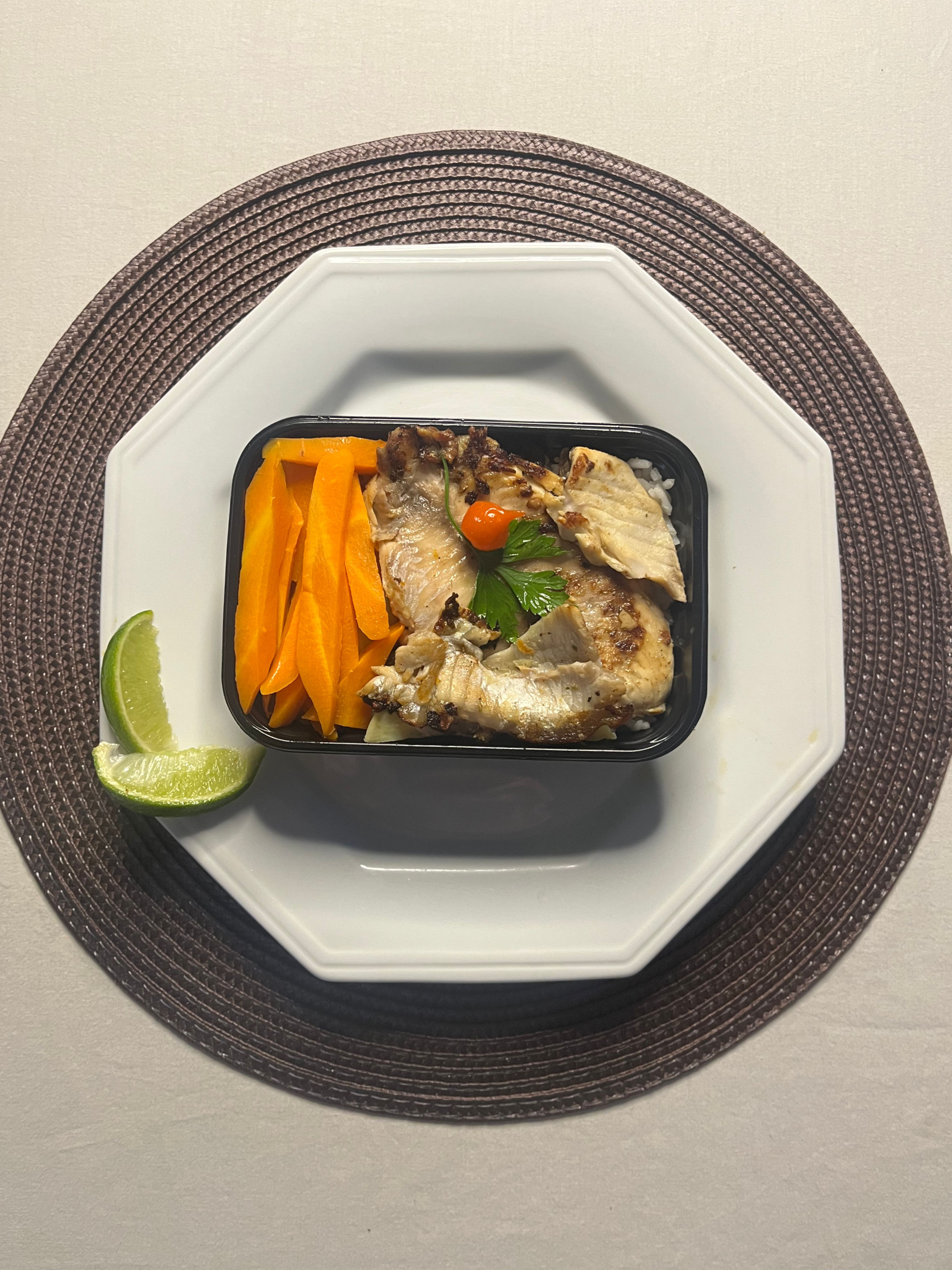 Filé de Tilápia com Legumes e Molho de Limão & Ervas