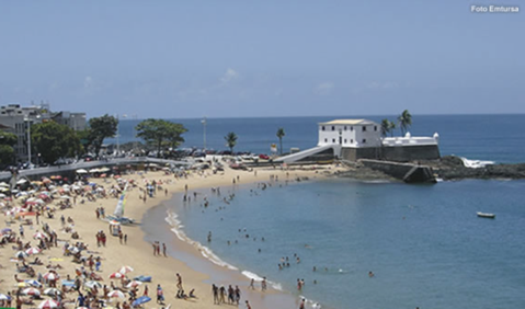 Praia do Porto da Barra e o espaço Pierre Verger