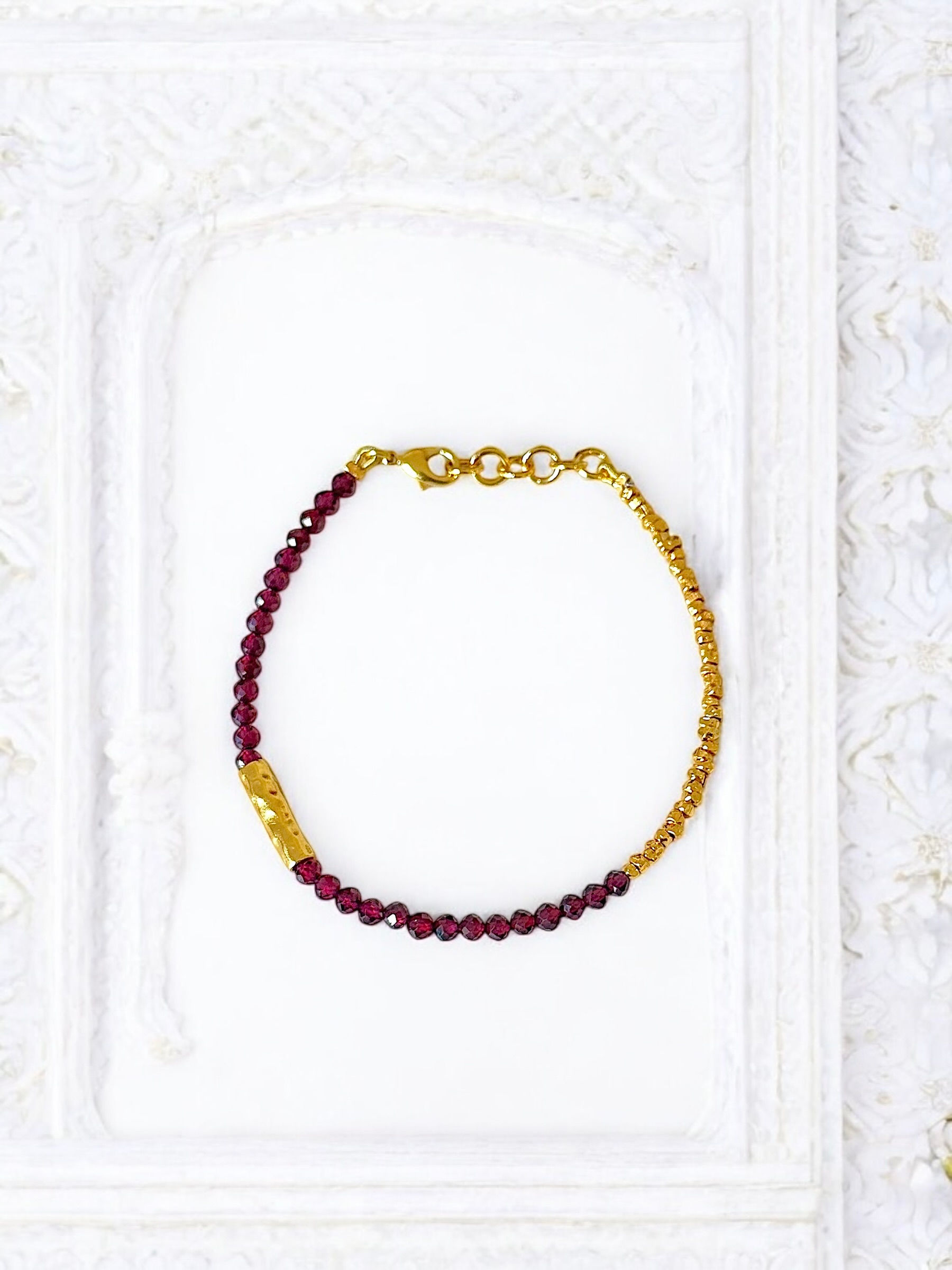Munnar Garnet Bracelet ws