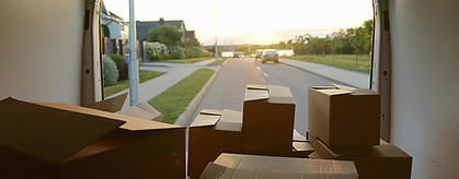 Pakete in einem Wagen gelagert