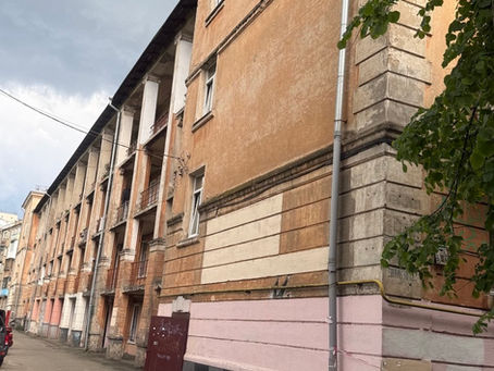 Прогулюючись історичною Пріоркою, складно оминути увагою унікальну споруду за адресою вулиця Сокальська, 1