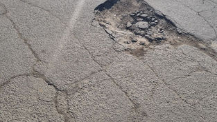 ОБОЛОНЬ: ПИТАННЯ ЖИТТЯ ТА СМЕРТІ ЧЕРЕЗ ЯМИ НА ДОРОЗІ