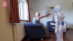 Robots d’assistance pour personnes âgées : entrevue de Pascale Lehoux à Je vote pour la science