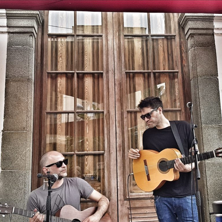 32653037_1679708618775577_9014725042465931264_o-768x770