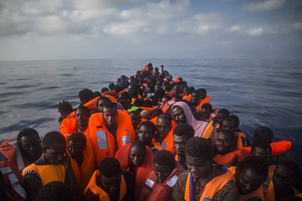 Según la Organización Internacional para las Migraciones (OIM), entre 2014 y 2019 han muerto alrededor de 20 mil personas intentando cruzar el Mediterráneo hacia costas europeas. SANTI PALACIOS (AP).