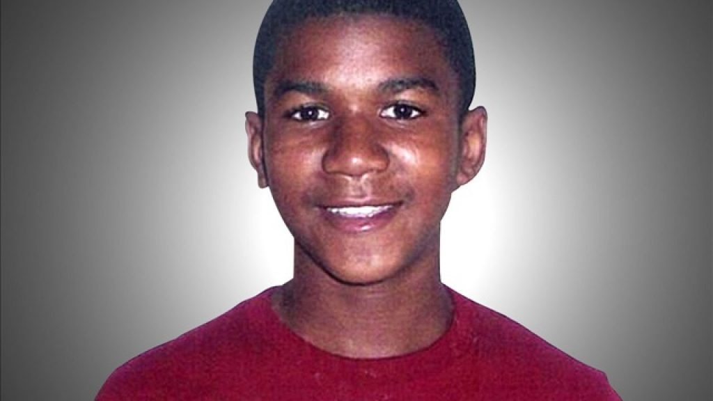 El movimiento Black Lives Matter no es nuevo. Se inició en 2013 por el caso de Trayvon Martin, de 17 años, asesinado de un disparo mientras caminaba en la vía pública. El asesino fue liberado por "actuar en defensa propia".