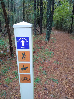 a trail marker shows the hikers, horses, and bikes are allowed