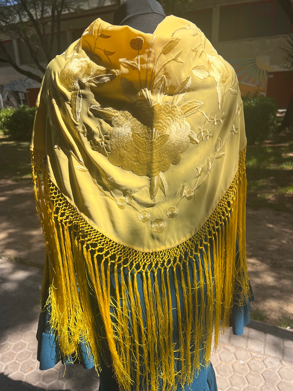 Miniatura: Mantoncillo amarillo al tono perpetua
