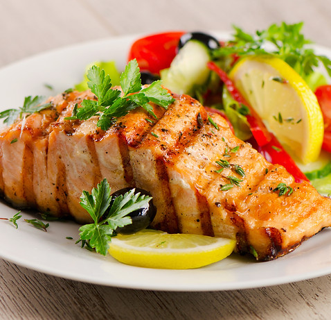 Gegrilltes Lachsgericht