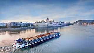 AmaMagna in Budapest with Parliament in background