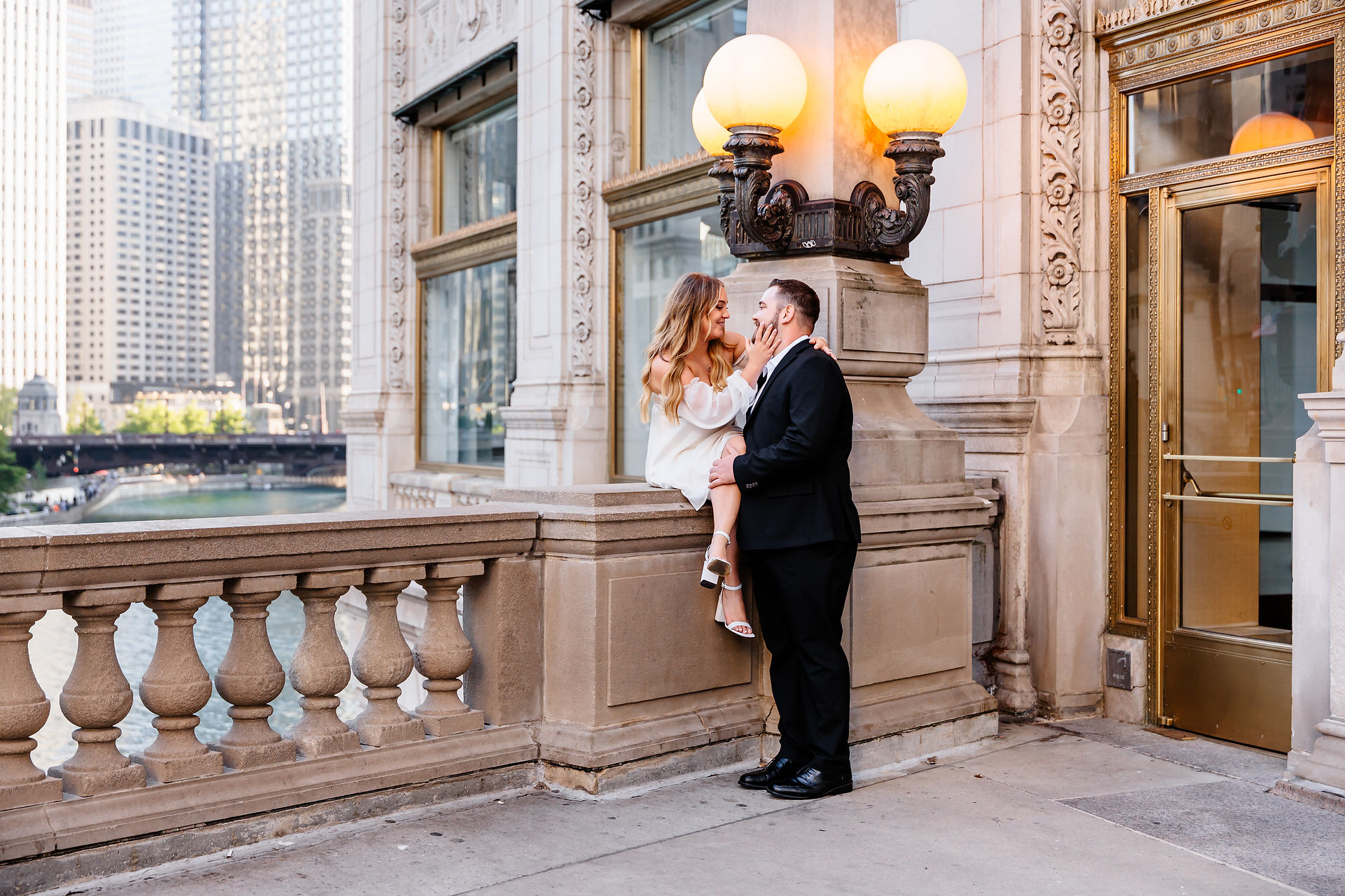 Chicago Riverwalk Engagement Session. Chicago Engagement Photographer. Chicago Wedding Photographer. Geneva Wedding Photographer.