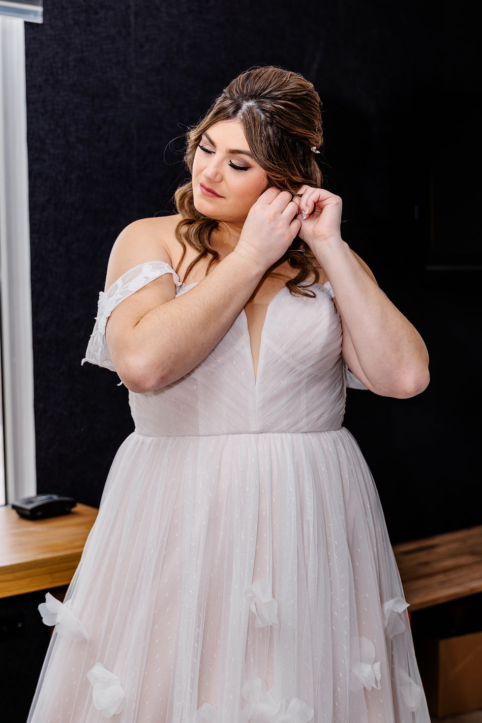 Warehouse 109 wedding, Warehouse 109 wedding photographer, chicagoland wedding photographer, plainfield wedding photographer, warehouse 109 library room wedding, library themed wedding