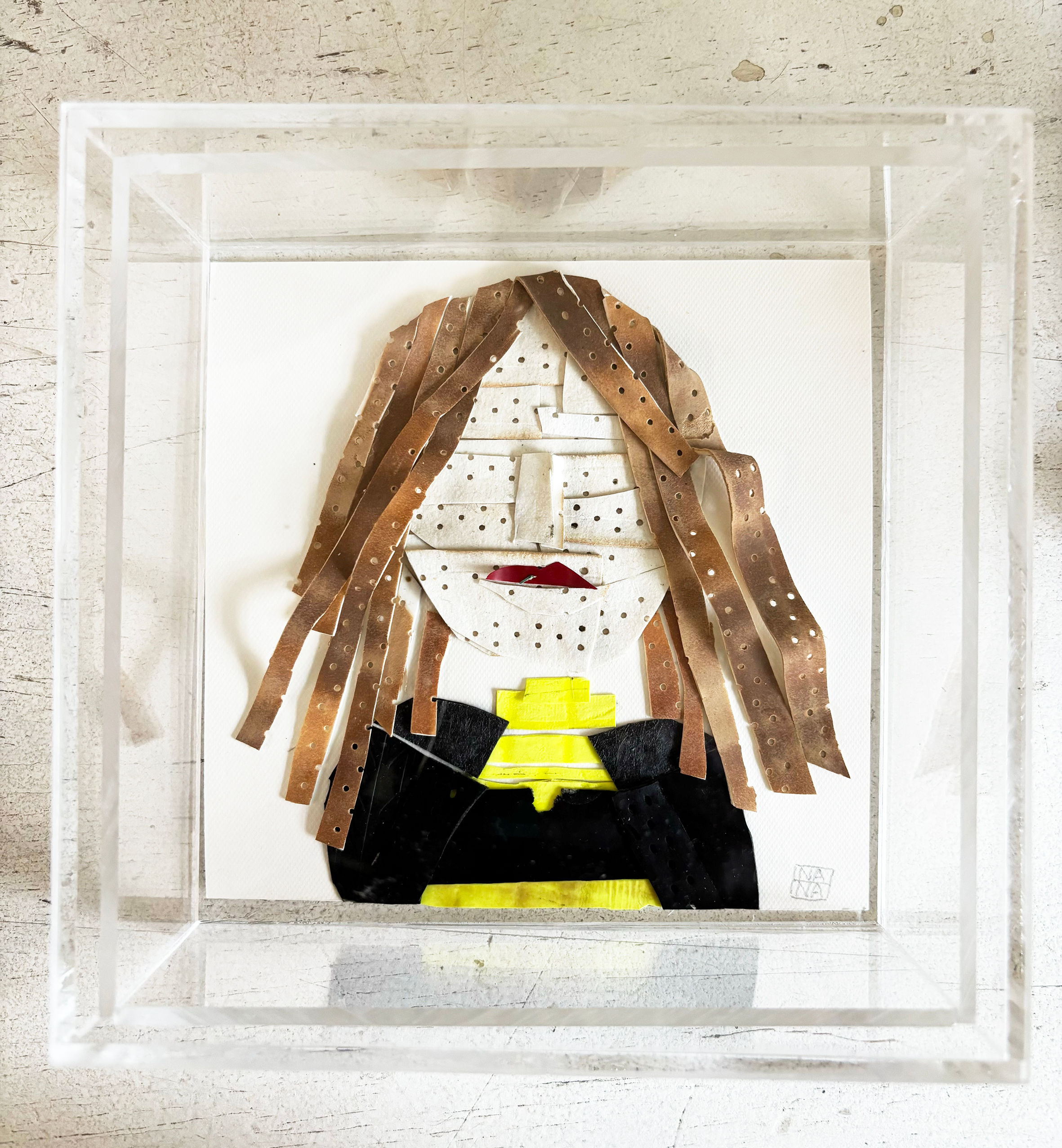 Mulher Castanho, montagem em acrílico 15x15