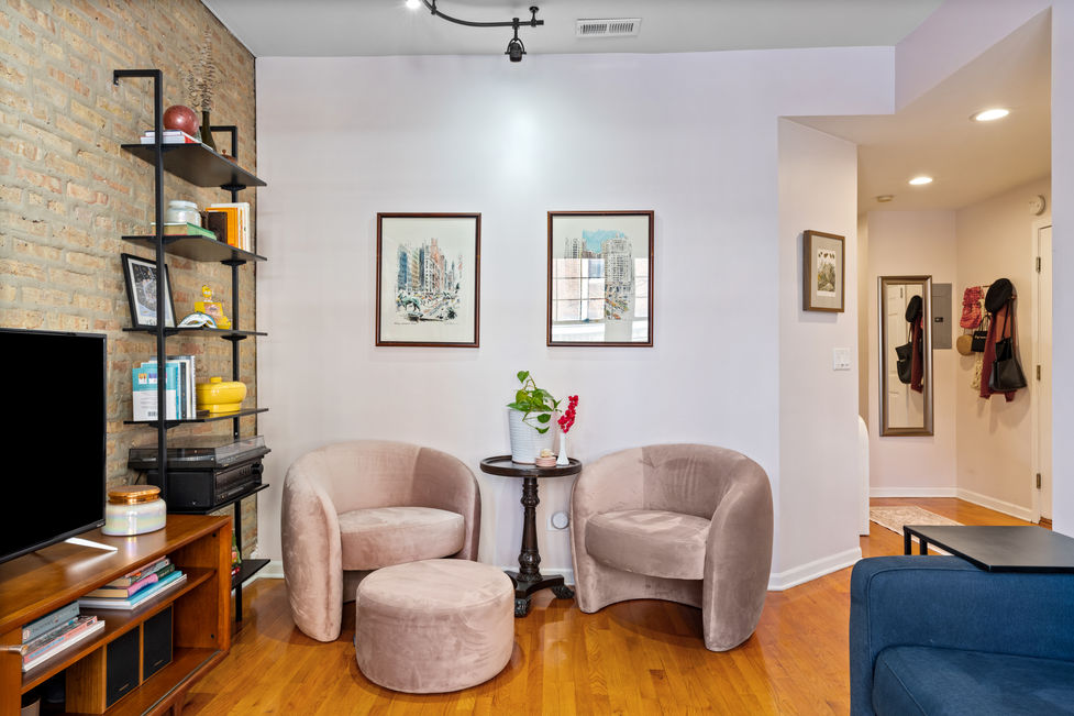 2476 N Albany Ave Unit 1, Chicago, IL 60647, Photo 3 of 15