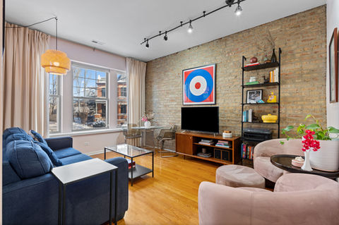  2476 N Albany Ave Unit 1, Chicago, IL 60647
