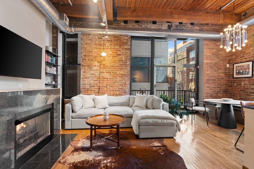 300 W Grand Ave # 302 Chicago, IL 60654, Photo 3 of 21