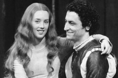 Adaptation télévisée de "Ondine" de Jean Giraudous, interprétée par la troupe de la Comédie Française. Avec Isabelle Adjani et Jean-Luc Boutté.