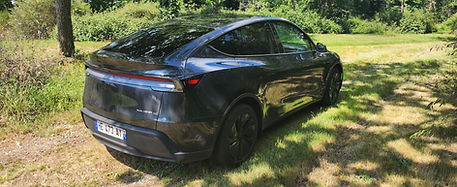 tesla model Y autre côté