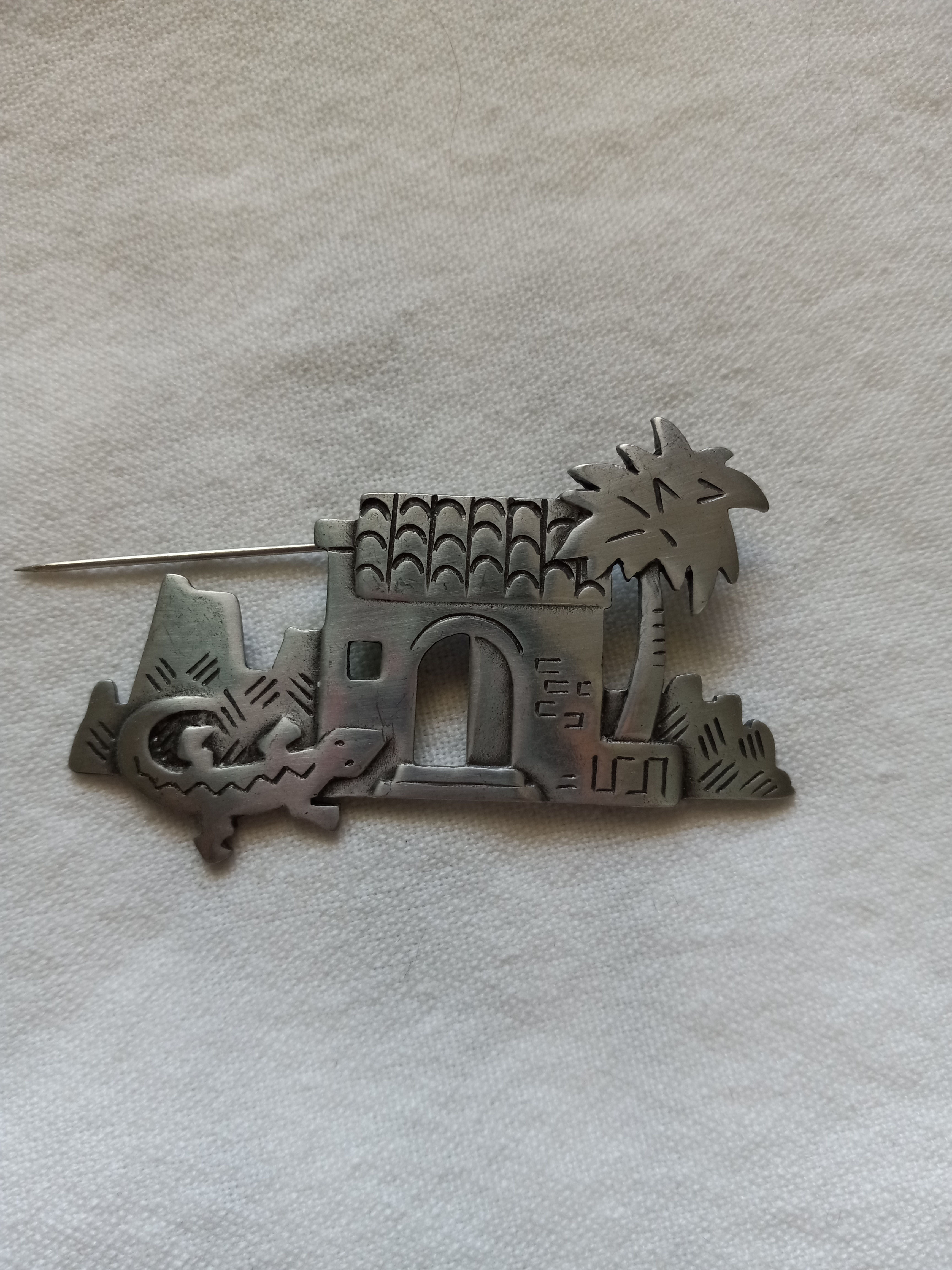 Silver Spanish house with Lizard