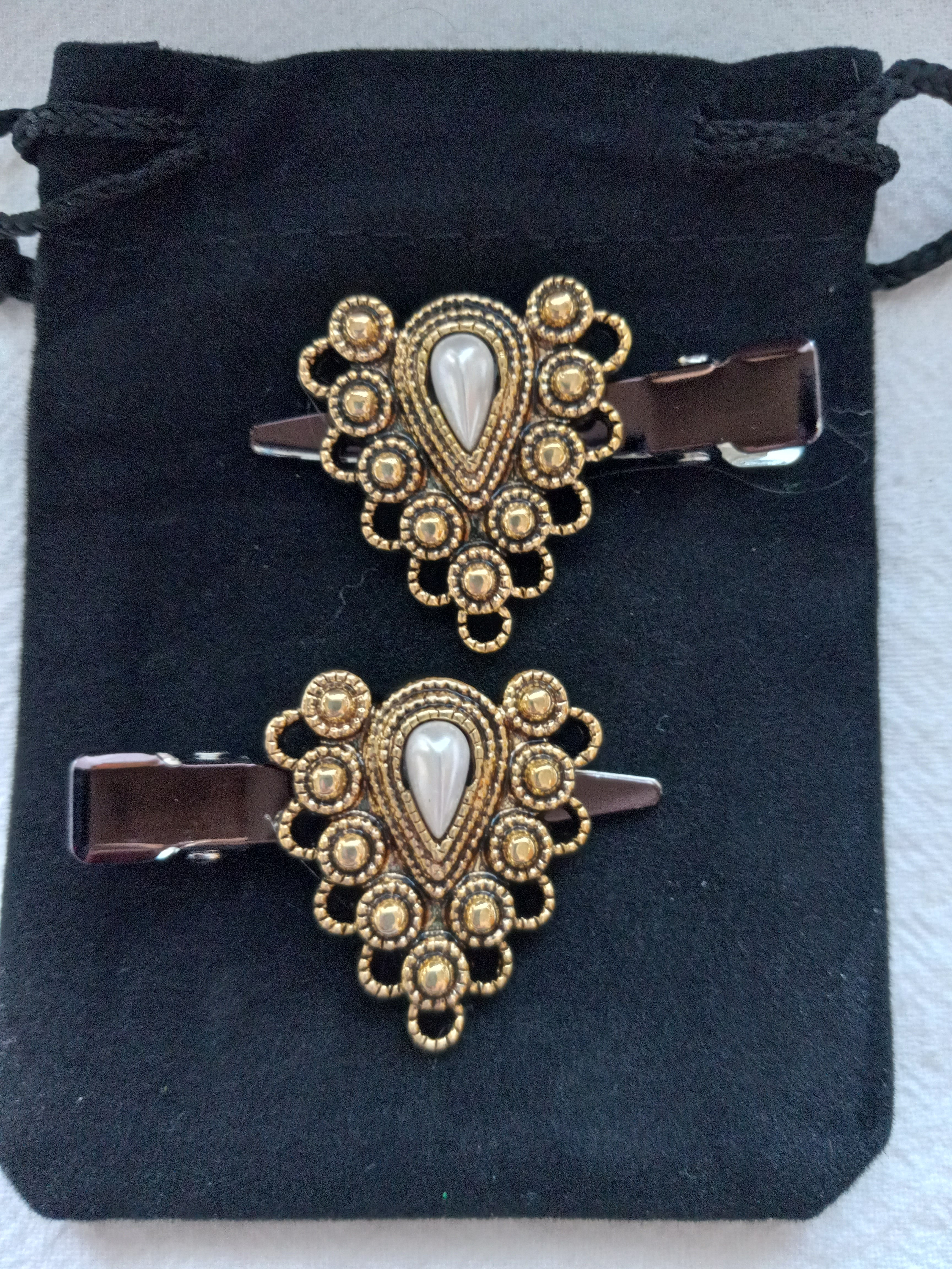 Gold Triangles with Pearl