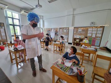 YEAR 1 MADE THEIR VERY OWN SLIME DURING STEM WEEK.