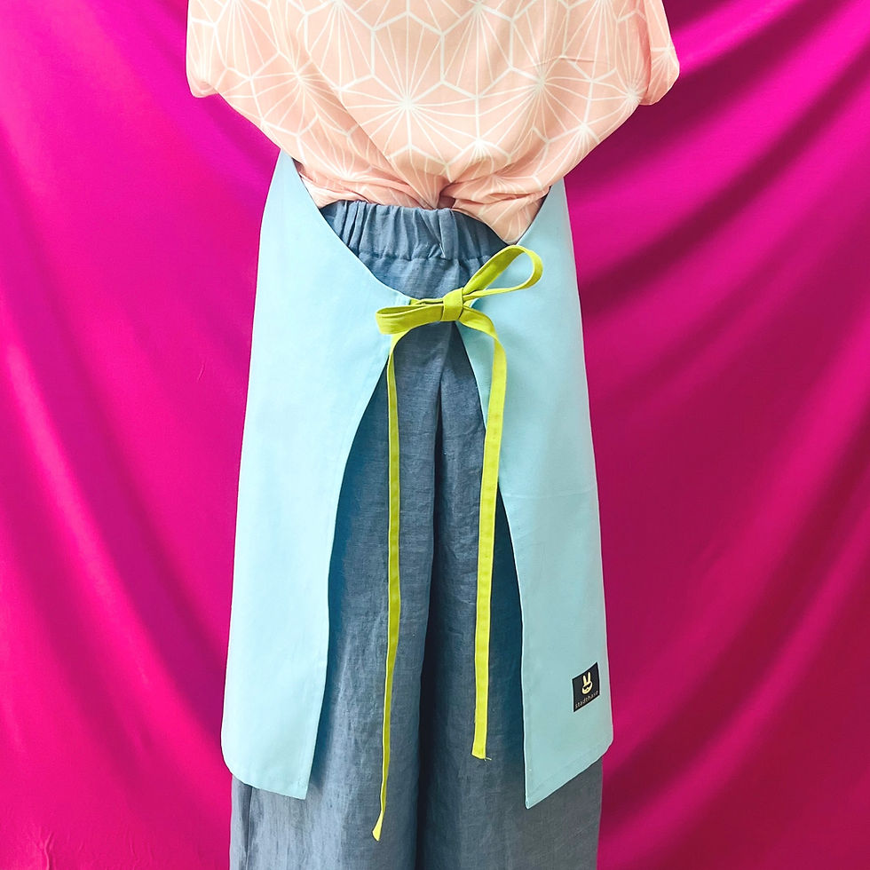 Miniaturbild: Küchenschürze «Frühling», Hellblau mit Grün