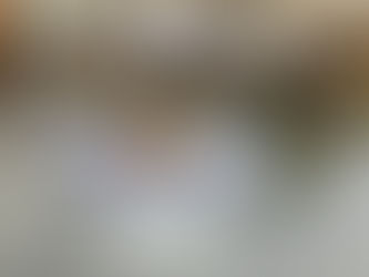 meditative Mitte mit Blumen und Kerze