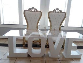 LOVE TABLE