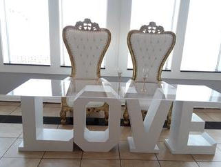 LOVE TABLE