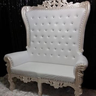 WHITE LOVE SEAT