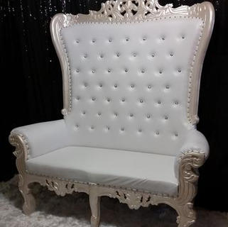 WHITE LOVE SEAT