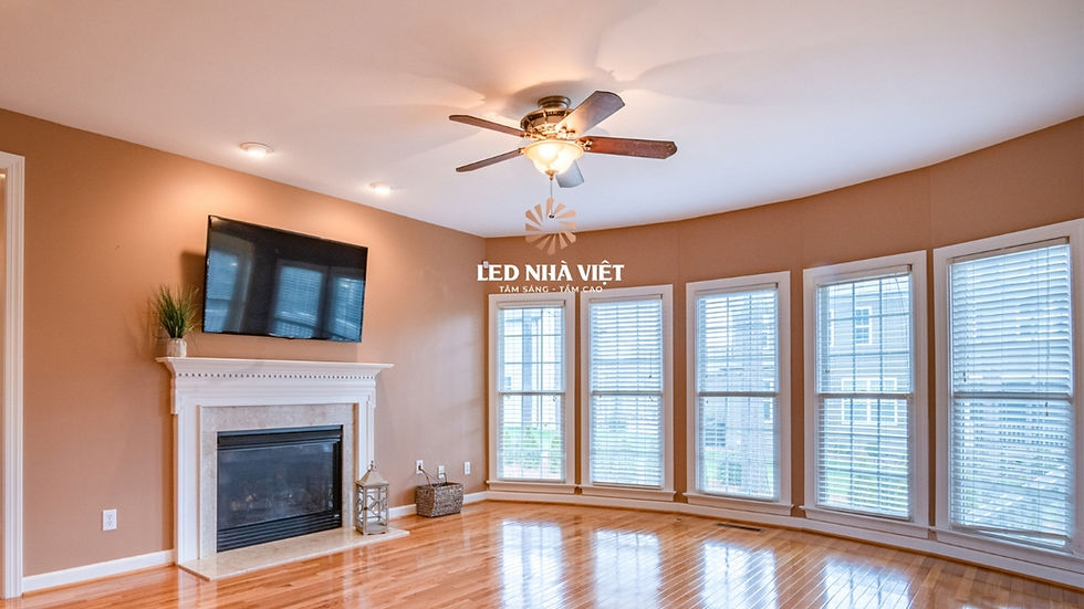 quat-tran-trang-tri-phong-khach