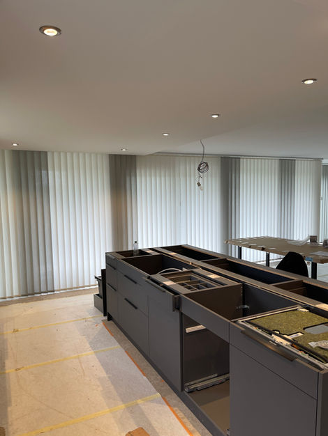 Providing Shades Preining Solutions Vertikallamellen, Vorhangschienen und Vorhang nach Mass | Wohlfühlen und Geniessen | Roger Preining | Vertikallamellen, Vorhang und Sonnenschutzsysteme | Insektenschutz | Kappelen | Lyss | Kanton Bern | Täuffelen | Biel