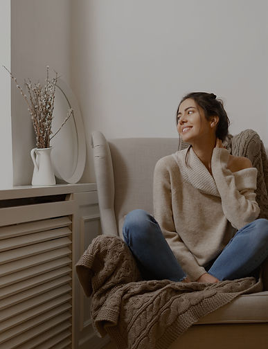 usmiechnieta-pani-w-eleganckim-modnym-ub