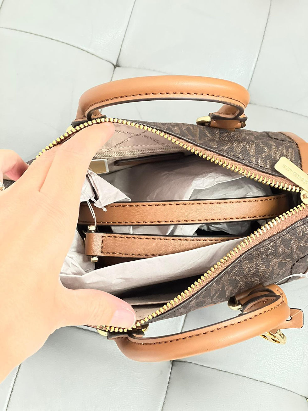 Miniatura: Bolso Mujer Michael Kors Carine Mini Tan