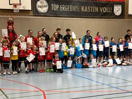 Minispielfest mit über 100 Kindern
