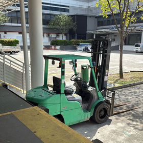 mitsubishi 3ton at job site