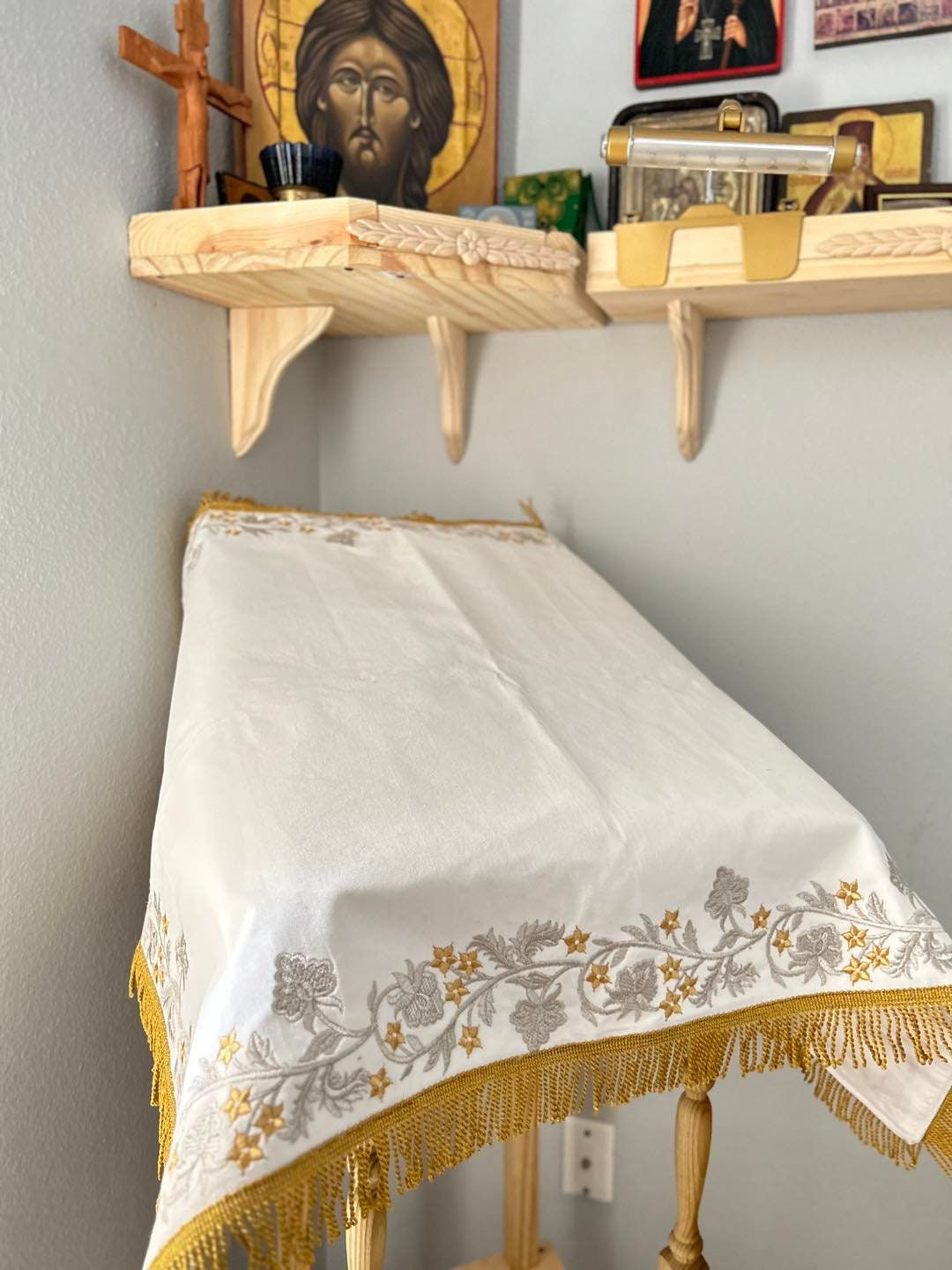 Analogian cover, white gold . Fully embroidered