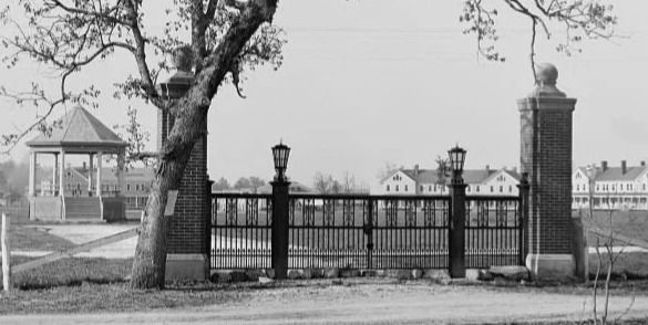 PHOTO-SOUTH GATE of Fort Oglethorpe Officers' Row.JPG