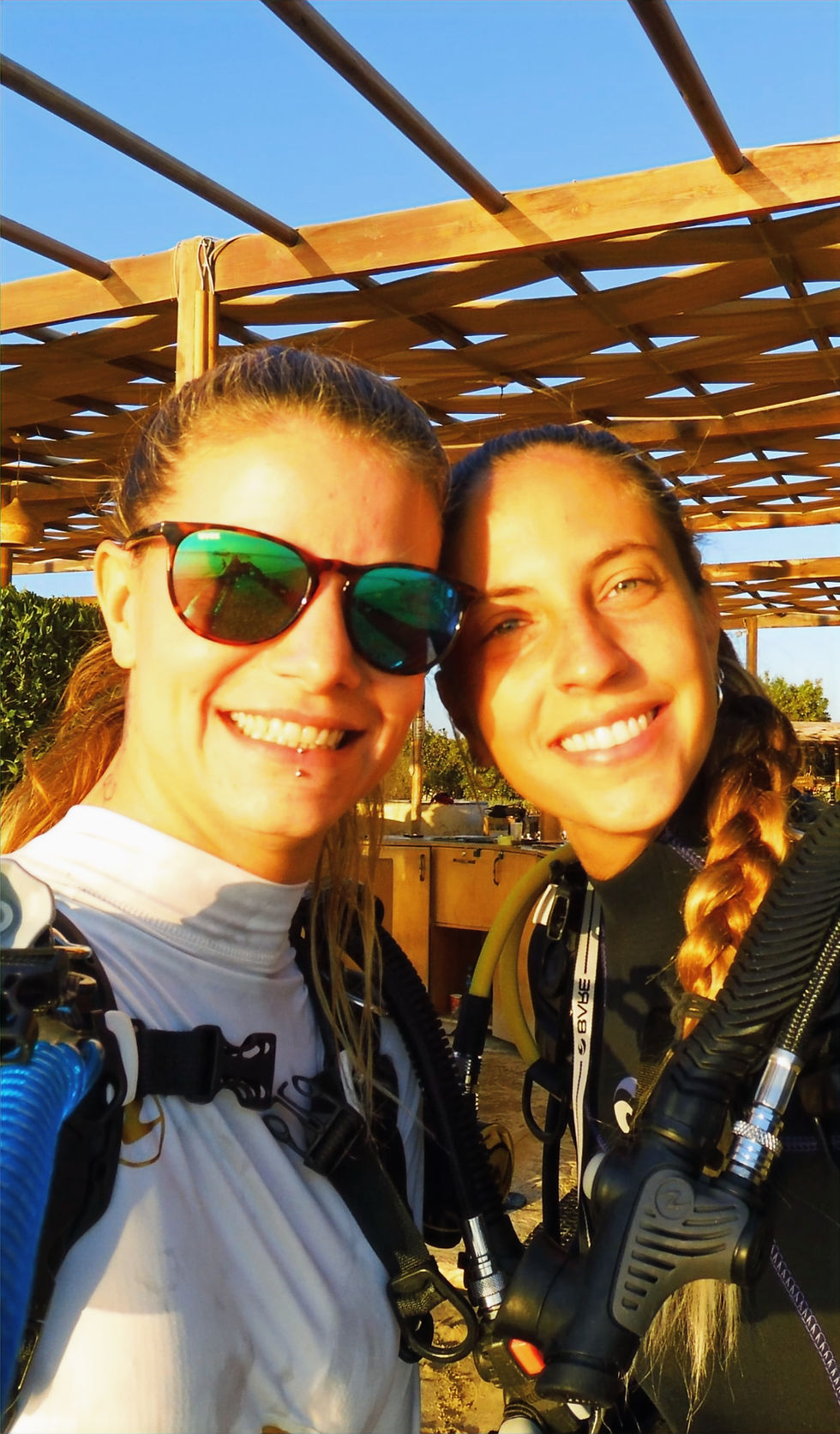 Manuela and Virag before the dive, in scuba gear.