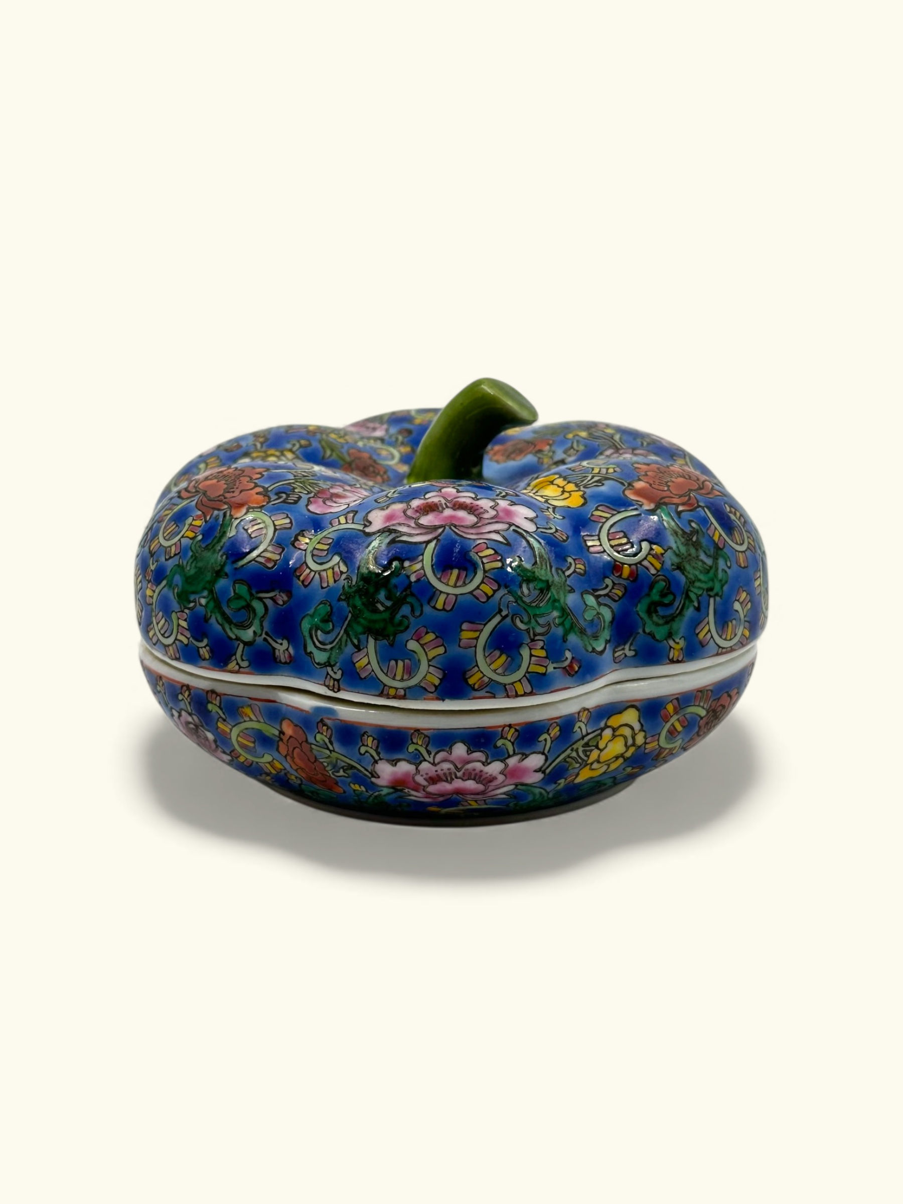 Çin Porseleni Kapaklı Kutu – Yongzheng Damgalı (Apokrif)