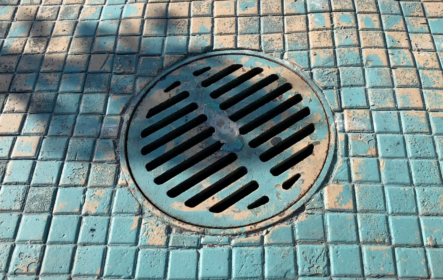 Grate Size: 24" Round Manhole