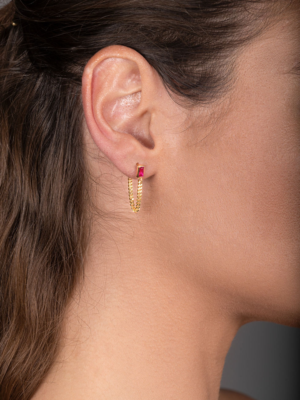 Thumbnail: CADEA - Silver chain earrings with zircon gemstone