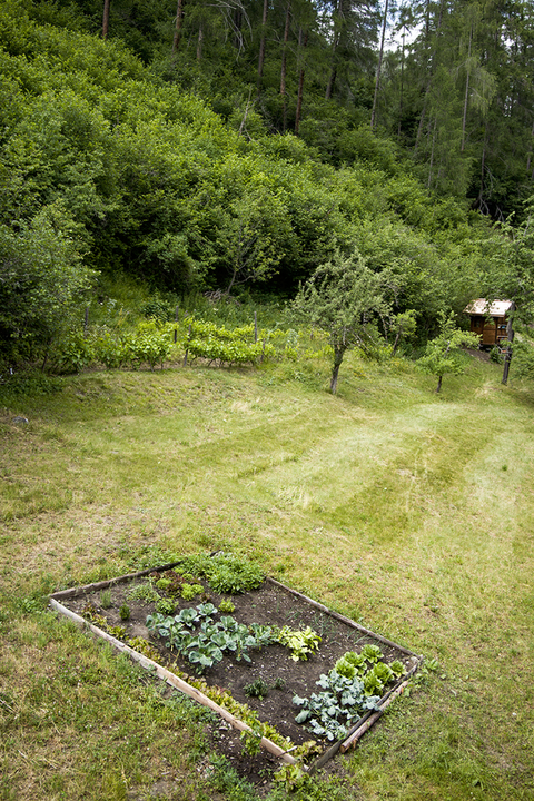 Die Chara Chasa, ein Haus mit zwei Ferienwohnungen in Martina GR im Unterengadin, Schweiz.