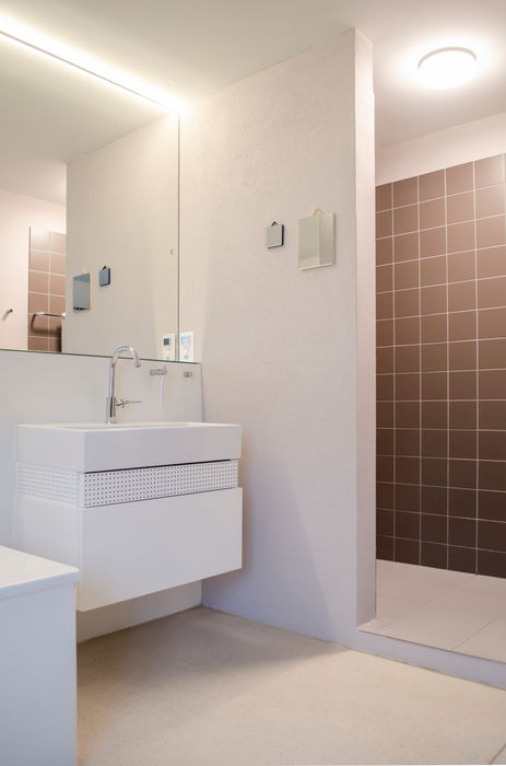 Badezimmer, Dusche, Wandplatten Mosa, Unterbau Waschtisch MDF gespritzt Spezialanfertigung, Anhydrit weiss pigmentiert und imprägniert