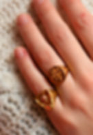 Chevalières bagues en vermeil doré de forme ovale avec émail et gravée