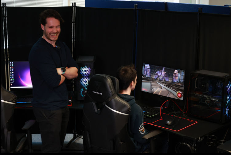 Sport psychologist coaching esports player.